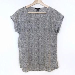 Forever 21 Zig Zig Short Sleeve Blouse Top